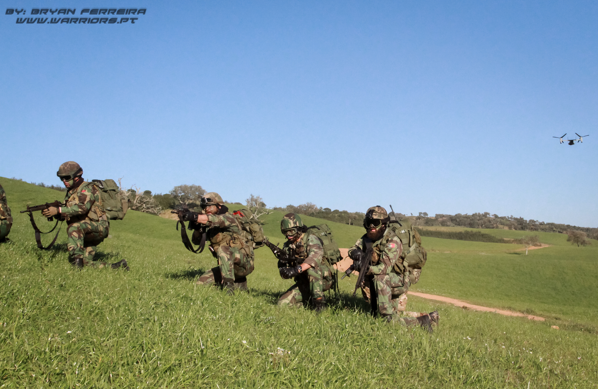 Fuzileiros Portugueses respondem ao fogo inimigo após inserção por V22 dos US Marines