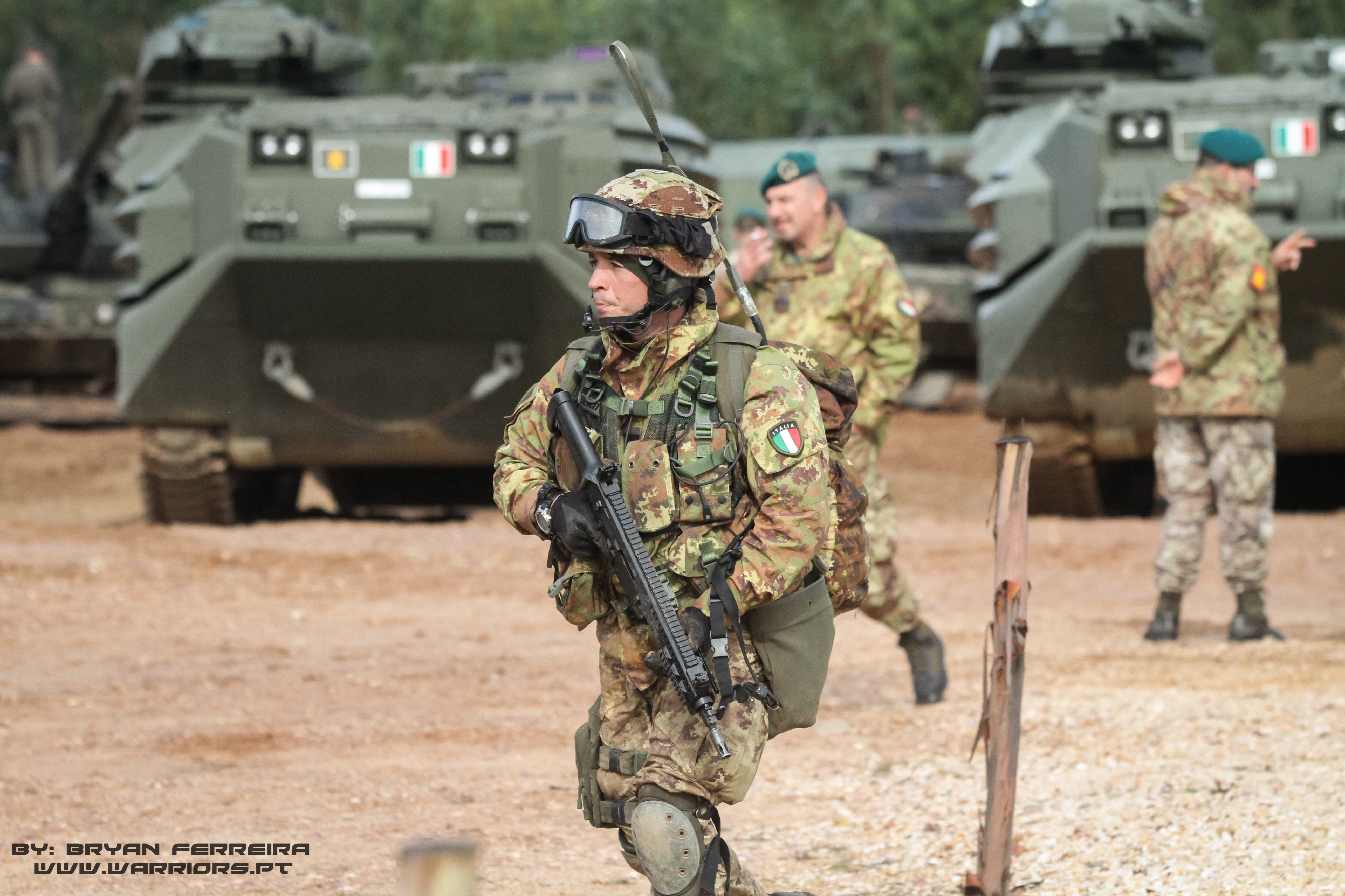 Soldado Italiano do Reggimento Lagunari Serenissima. Está armado com a espingarda de assalto Beretta ARX160