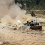 Leopard 2A6 Português dispara o seu canhão de 120mm